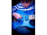 Gitarrenunterricht durch professionellen Gitarristen für Kinder ab 4 Jahren