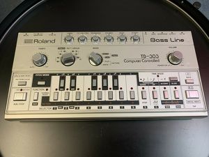 Roland Tb-303 Bassline Synthesizer