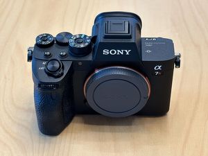 Sony Alpha 7RM IV 61MP 35mm Vollformatkamera Gehäuse